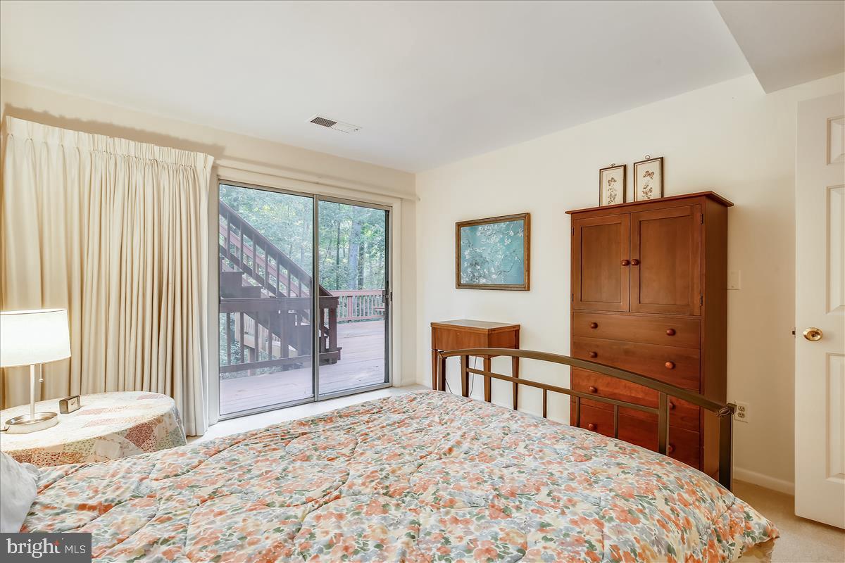 1417 Aldenham Lane Reston, VA 20190 - Photo 36 of 65 Oversized bedroom