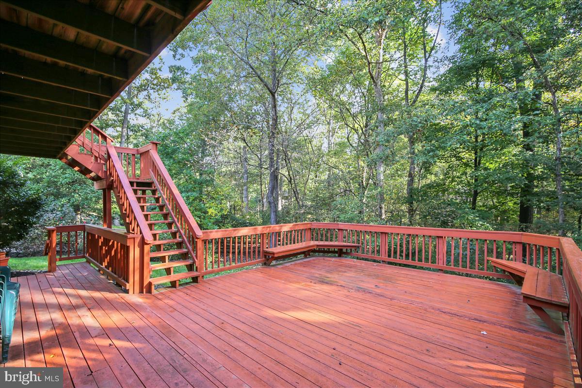 1417 Aldenham Lane Reston, VA 20190 - Photo 46 of 65 Deck with built in seating