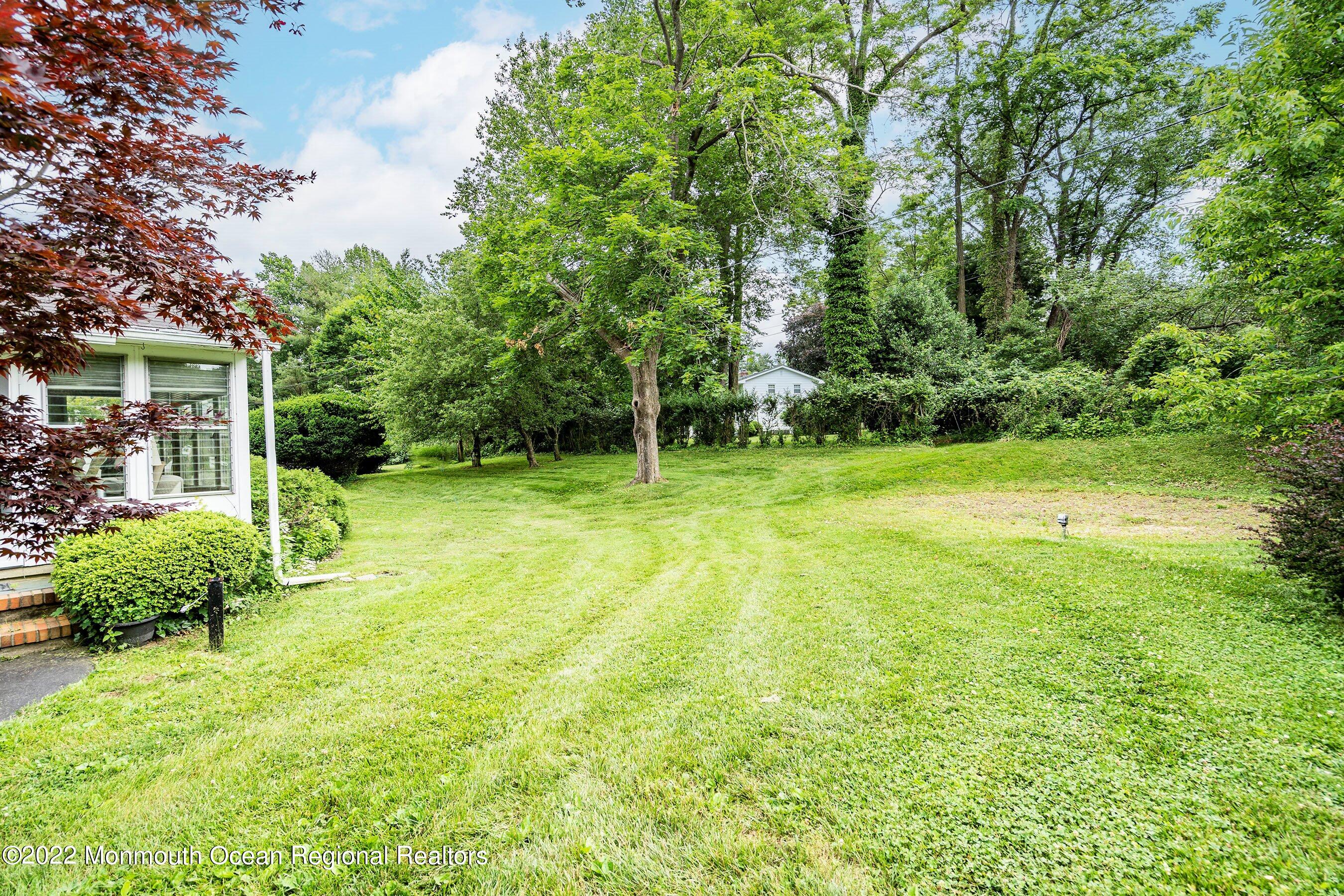 31 Robin Road Rumson, NJ 07760 - Photo 11 of 13 11-Rear Yard 1