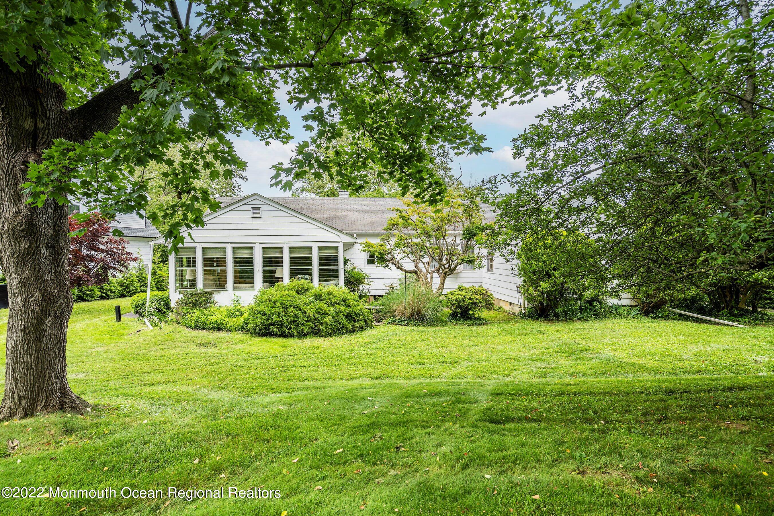 31 Robin Road Rumson, NJ 07760 - Photo 2 of 13 09-Rear 1