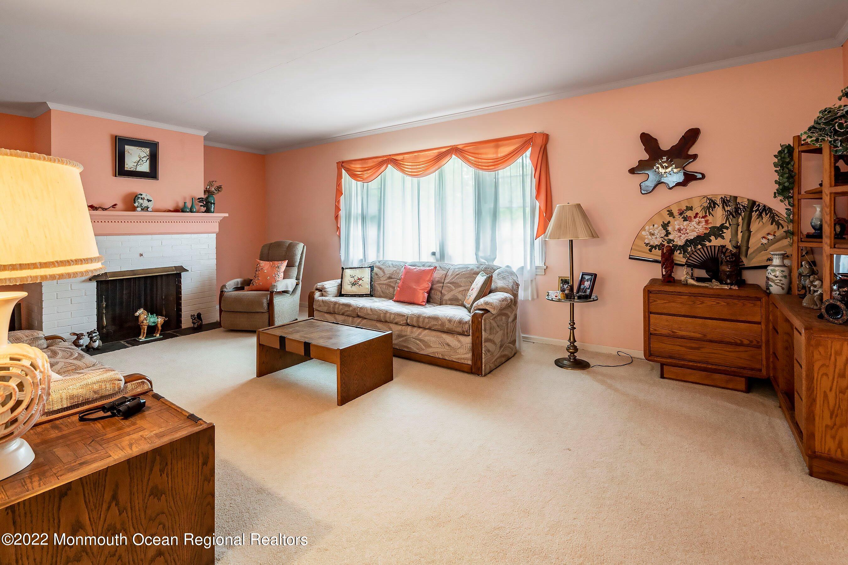 31 Robin Road Rumson, NJ 07760 - Photo 3 of 13 03-Living 1