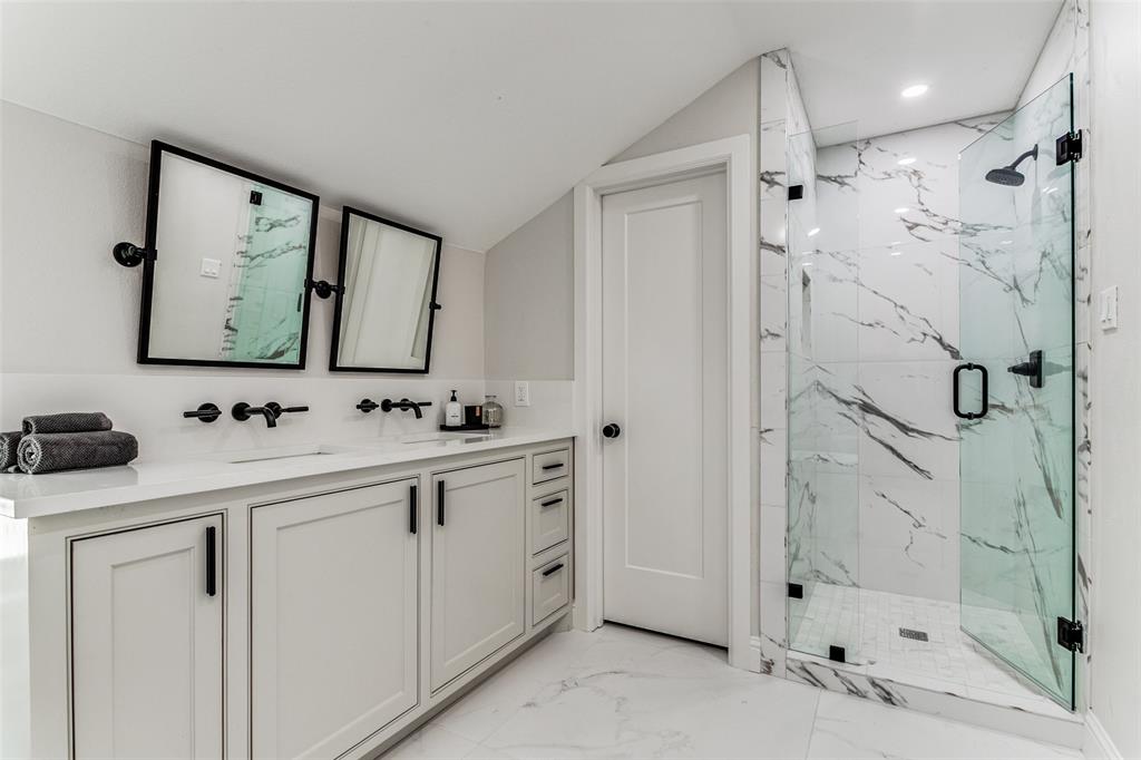 2214 Routh Street, Unit B Dallas, TX 75204 - Photo 20 of 23 Primary Bathroom