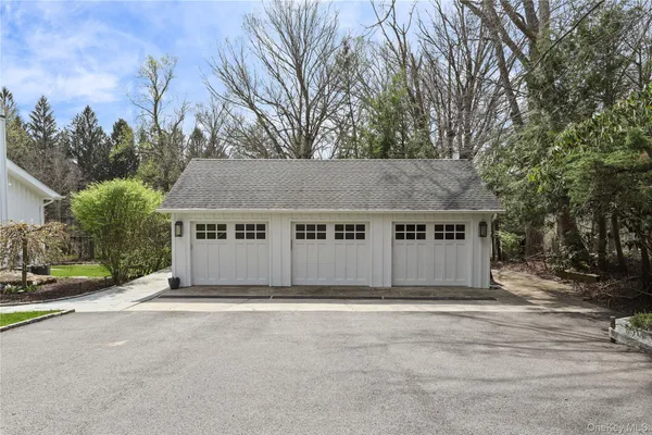 $1,995,000 | 20 Oscaleta Road, South Salem, NY 10590