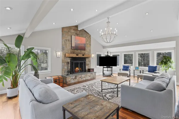 $1,995,000 | 20 Oscaleta Road, South Salem, NY 10590