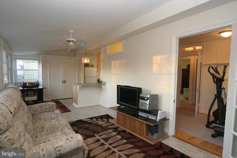 9900 Capitol View Avenue Silver Spring, MD 20910 - Photo 11 of 29 Family Room #3