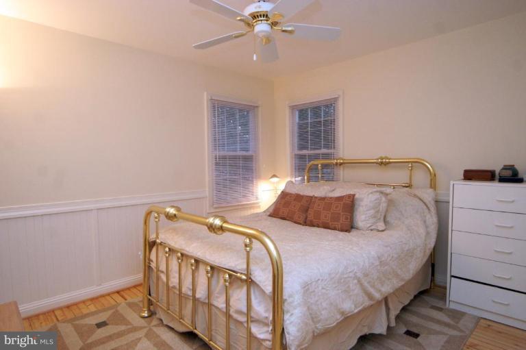 9900 Capitol View Avenue Silver Spring, MD 20910 - Photo 13 of 29 Master Bedroom