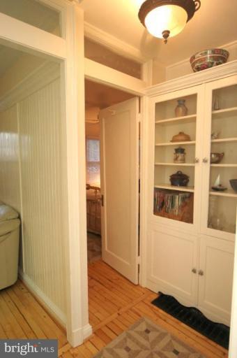 9900 Capitol View Avenue Silver Spring, MD 20910 - Photo 17 of 29 Hallway