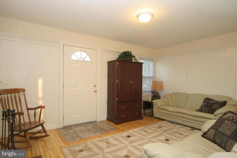 9900 Capitol View Avenue Silver Spring, MD 20910 - Photo 3 of 29 Living Room #2