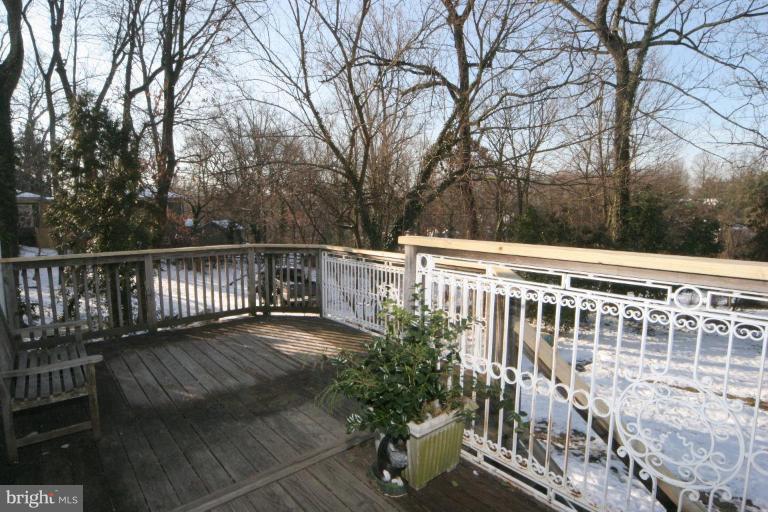 9900 Capitol View Avenue Silver Spring, MD 20910 - Photo 23 of 29 Deck