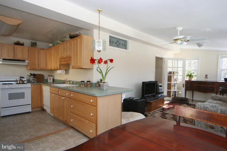 9900 Capitol View Avenue Silver Spring, MD 20910 - Photo 29 of 29 Dining Area