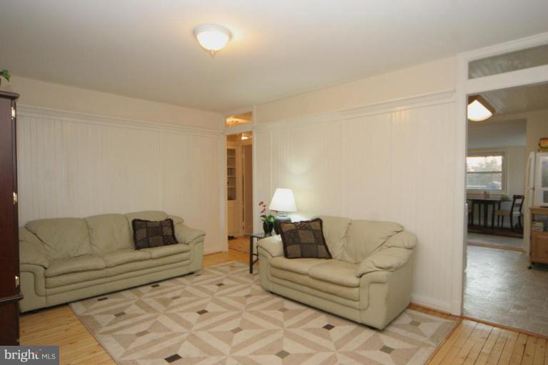 9900 Capitol View Avenue Silver Spring, MD 20910 - Photo 4 of 29 Living Room #3