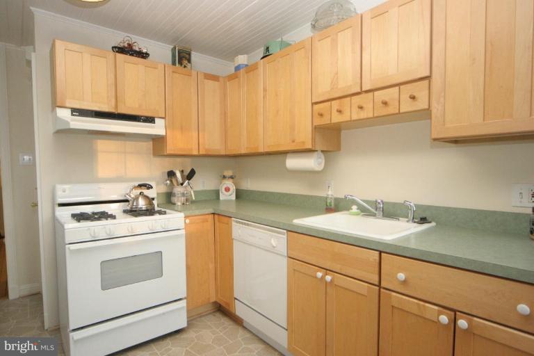 9900 Capitol View Avenue Silver Spring, MD 20910 - Photo 6 of 29 Kitchen #2