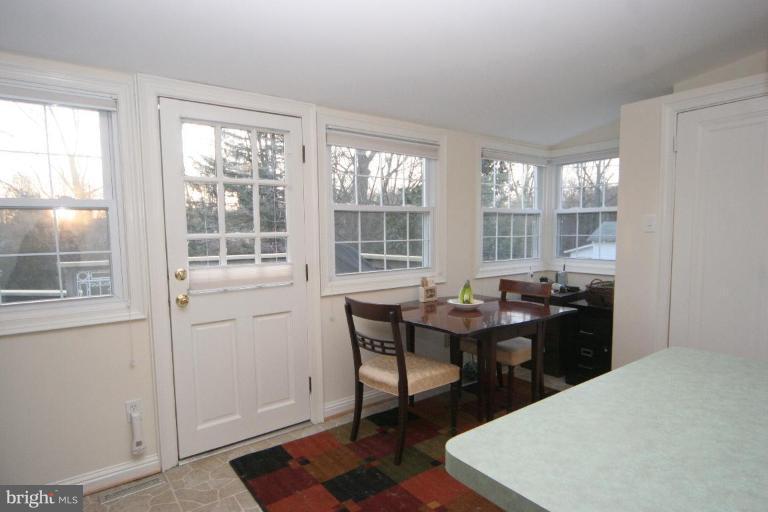 9900 Capitol View Avenue Silver Spring, MD 20910 - Photo 7 of 29 Kitchen/Dining Room