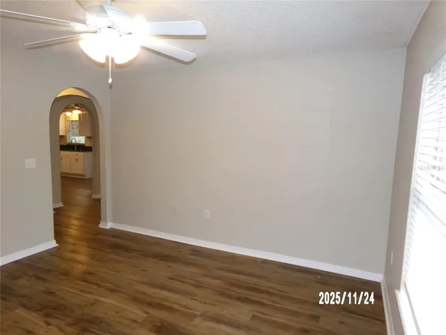 a view of empty room with window