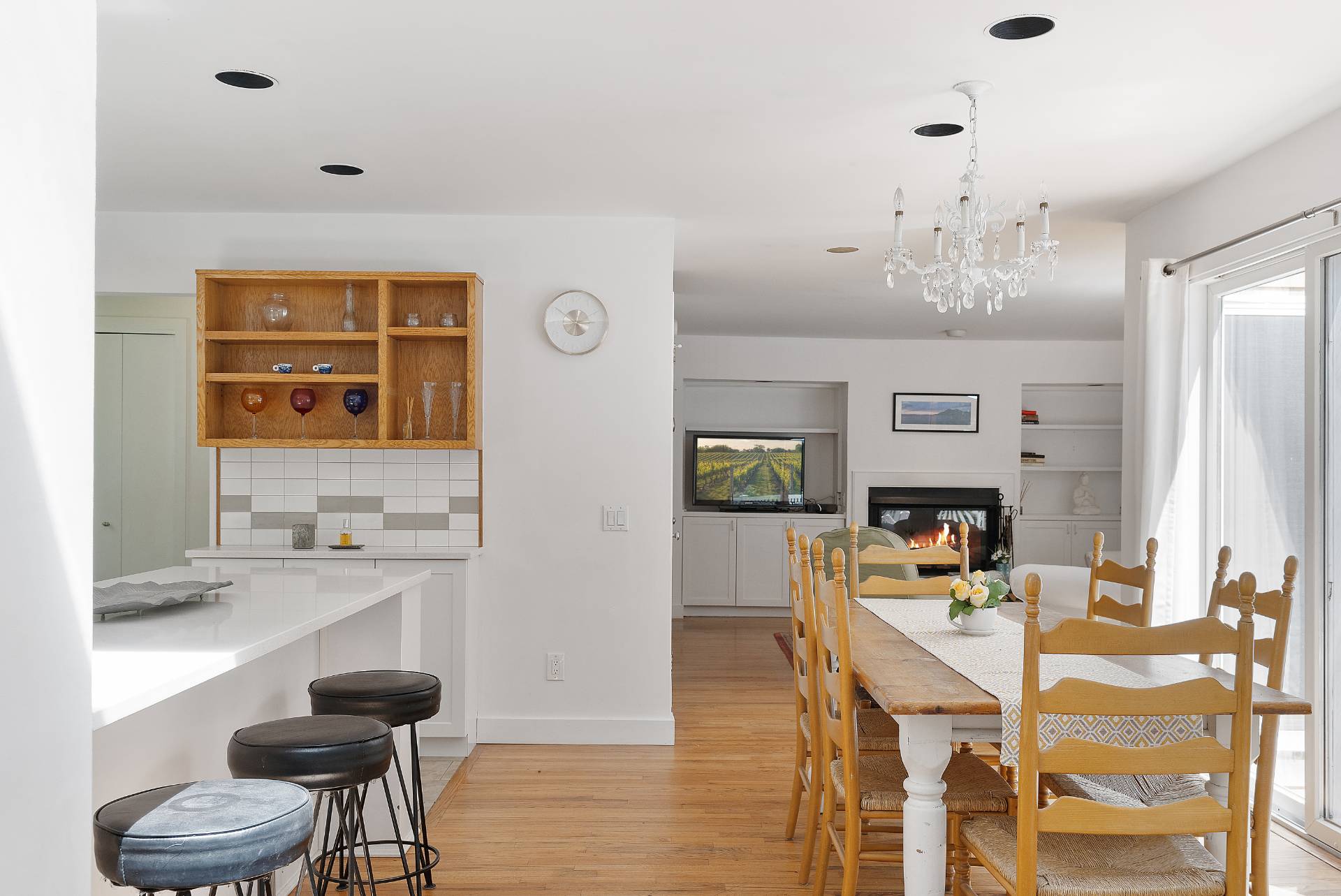 11 Wagon Lane East Hampton, NY 11937 - Photo 5 of 17 a living room with kitchen island furniture and a chandelier