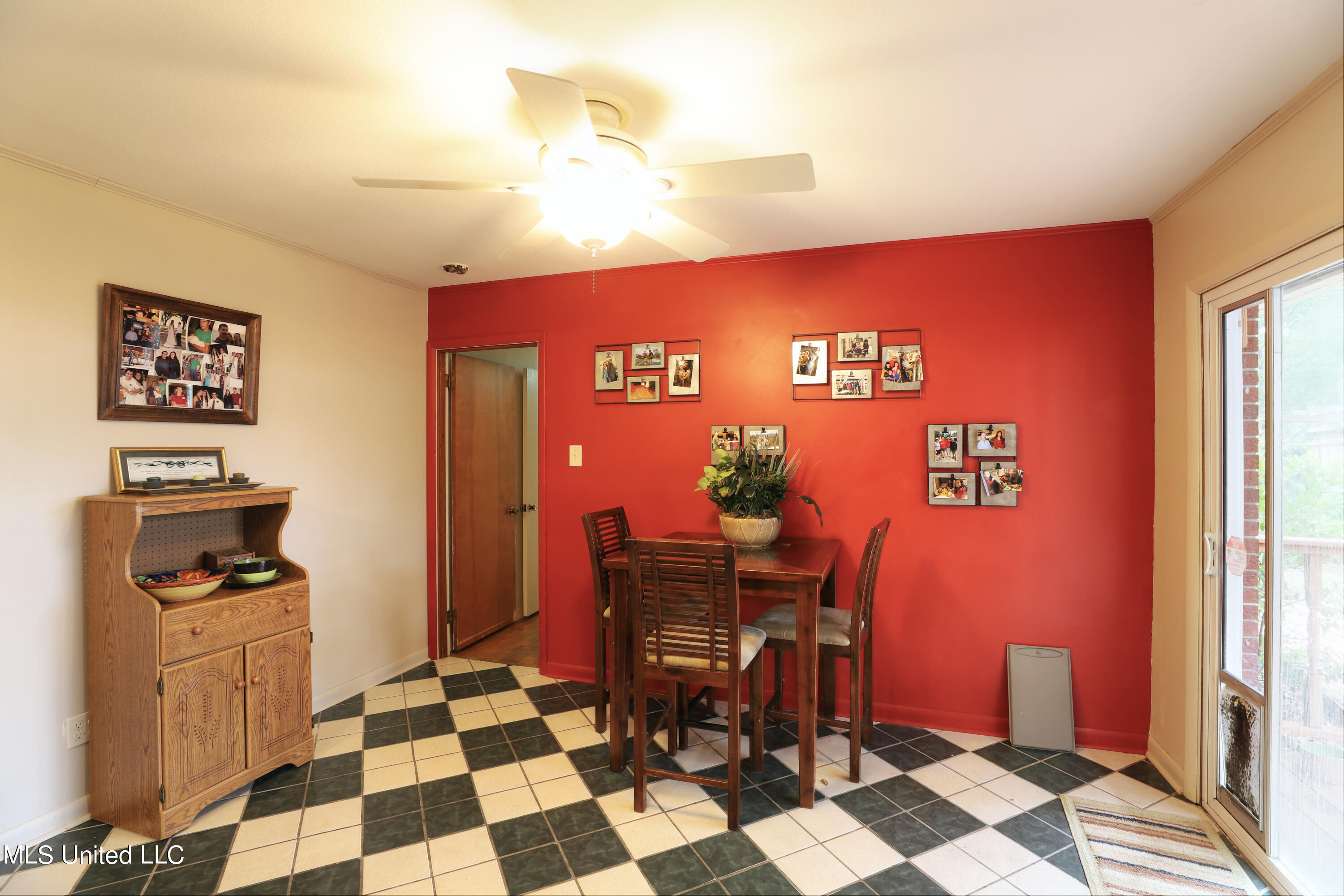 2521 Meadow Road Biloxi, MS 39531 - Photo 8 of 29 Breakfast Area