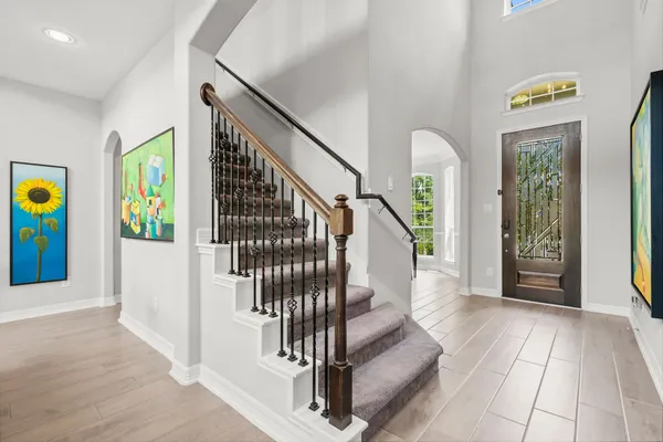 a view of entryway and hall