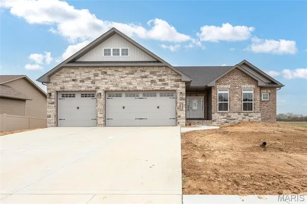 $529,000 | 620 Glendale Drive, Troy, IL 62294