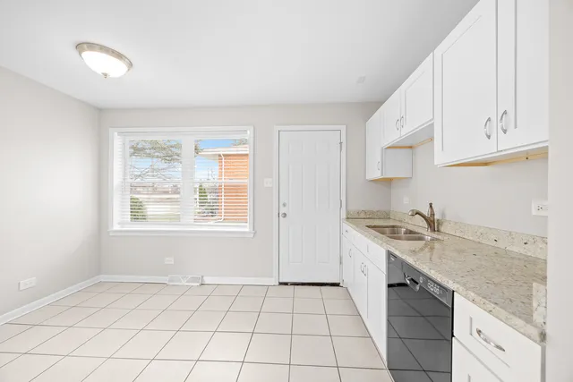 $341,900 | 9804 Massasoit Avenue, Oak Lawn, IL 60453