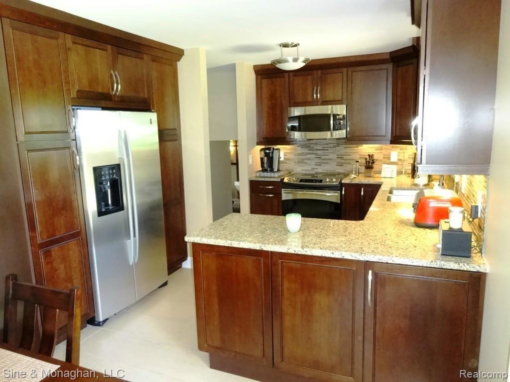 1190 Hayfield Road Rochester Hills, MI 48306 - Photo 8 of 31