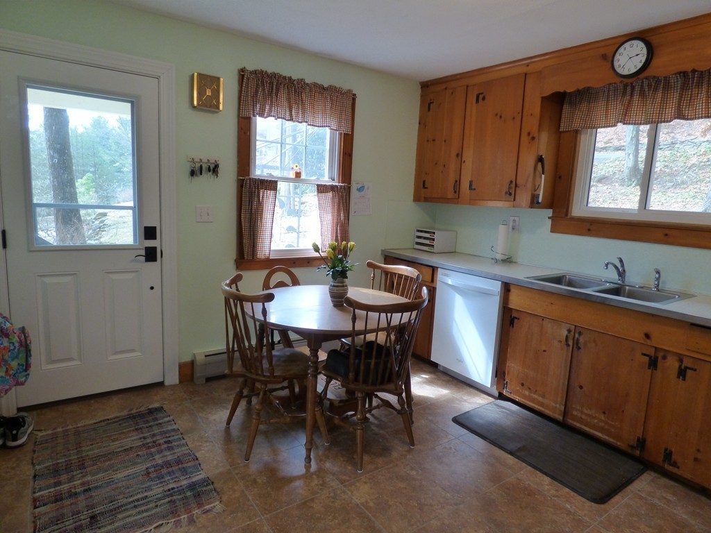 19 Stage Road Deerfield, MA 01373 - Photo 4 of 29 Gallery Image 4