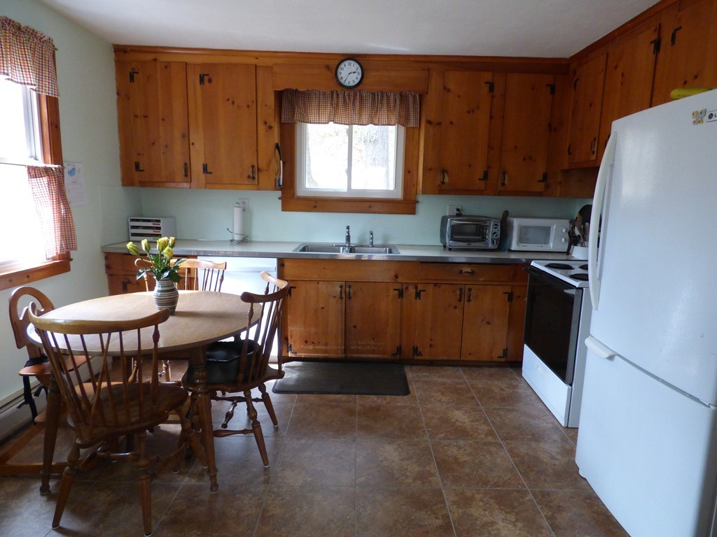 19 Stage Road Deerfield, MA 01373 - Photo 5 of 29 Gallery Image 5