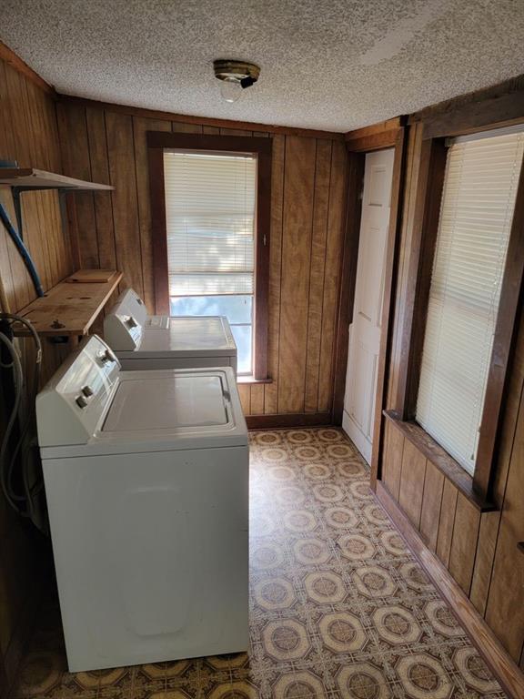 342 Prospect Street Shreveport, LA 71104 - Photo 7 of 8 a utility room with dryer and washer