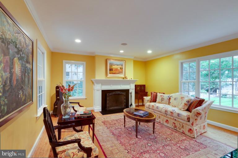 4733 34th Road North Arlington, VA 22207 - Photo 1 of 30 Living Room