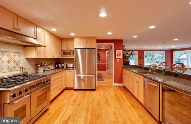4733 34th Road North Arlington, VA 22207 - Photo 2 of 30 Kitchen