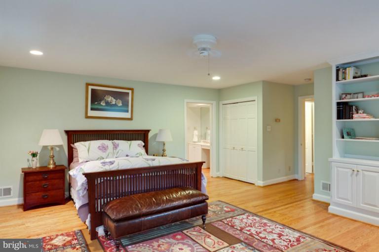 4733 34th Road North Arlington, VA 22207 - Photo 12 of 30 Bedroom (Master)