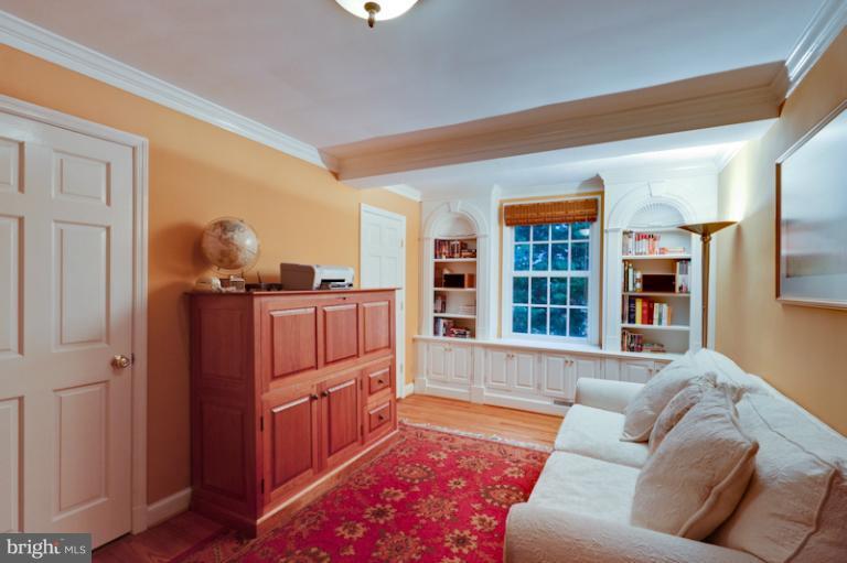 4733 34th Road North Arlington, VA 22207 - Photo 17 of 30 Library