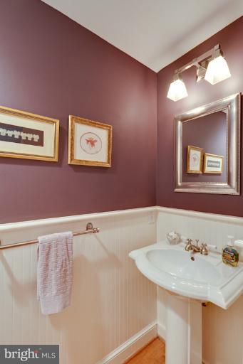 4733 34th Road North Arlington, VA 22207 - Photo 3 of 30 Powder Room