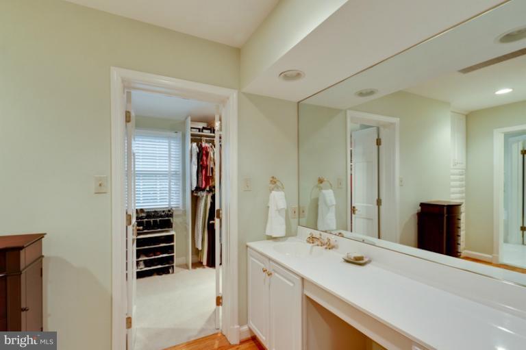 4733 34th Road North Arlington, VA 22207 - Photo 21 of 30 Bath (Master)