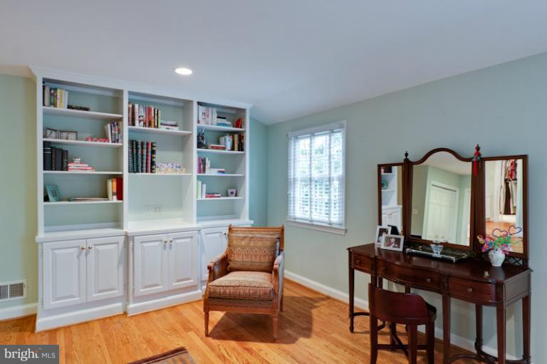 4733 34th Road North Arlington, VA 22207 - Photo 25 of 30 Bath (Master)