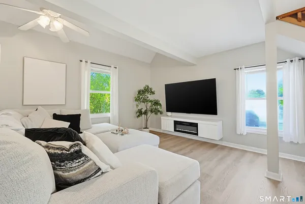 $2,600 | Undisclosed Address, Stonington, CT 06379
