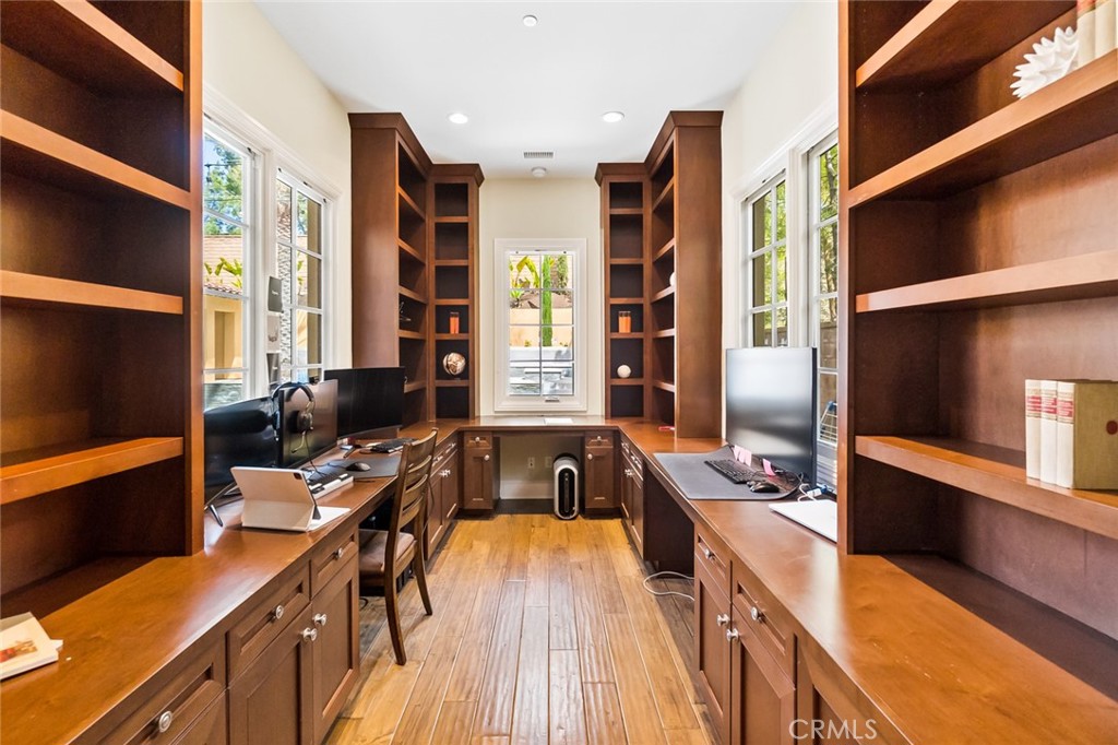 121 Treasure Irvine, CA 92602 - Photo 18 of 41