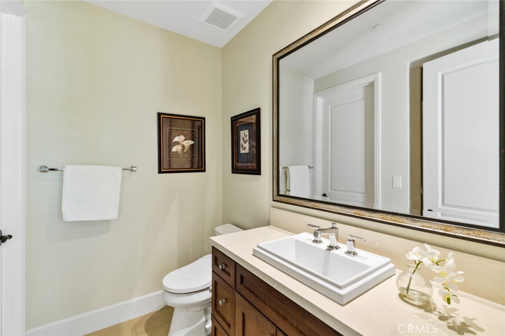 121 Treasure Irvine, CA 92602 - Photo 9 of 41 a bathroom with a sink and a mirror with toilet