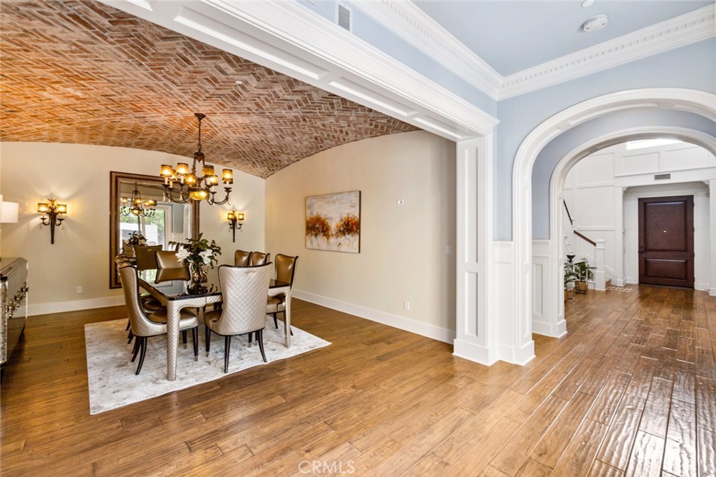 121 Treasure Irvine, CA 92602 - Photo 10 of 41 a view of a dining room with furniture and wooden floor