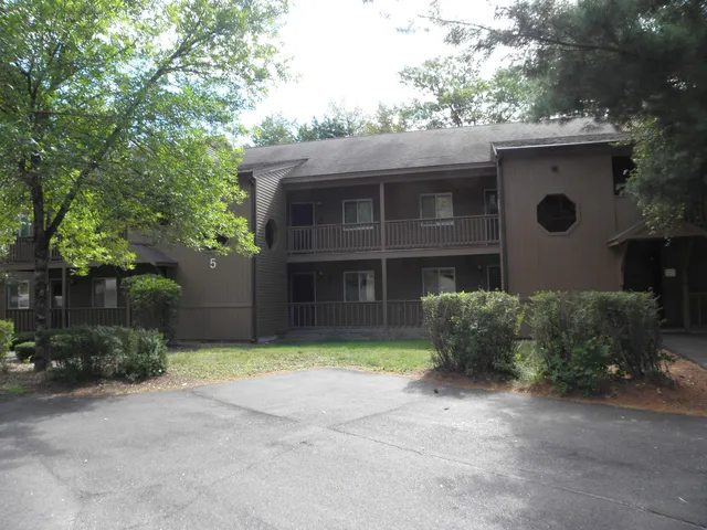 $1,925 | 5 Hummingbird Road, Unit 3, Lincoln, NH 03251