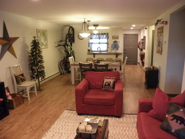 $1,925 | 5 Hummingbird Road, Unit 3, Lincoln, NH 03251