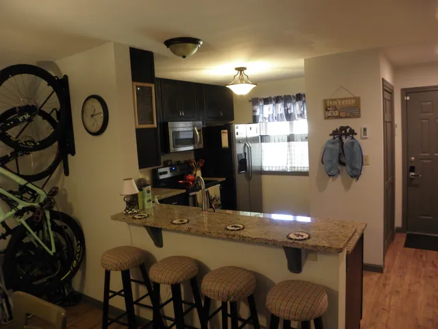 $1,925 | 5 Hummingbird Road, Unit 3, Lincoln, NH 03251