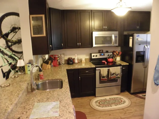 $1,925 | 5 Hummingbird Road, Unit 3, Lincoln, NH 03251