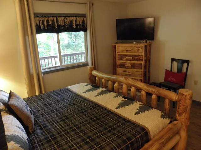 $1,925 | 5 Hummingbird Road, Unit 3, Lincoln, NH 03251