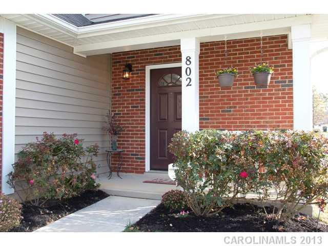 802 Rook Road Charlotte, NC 28216 - Photo 2 of 16