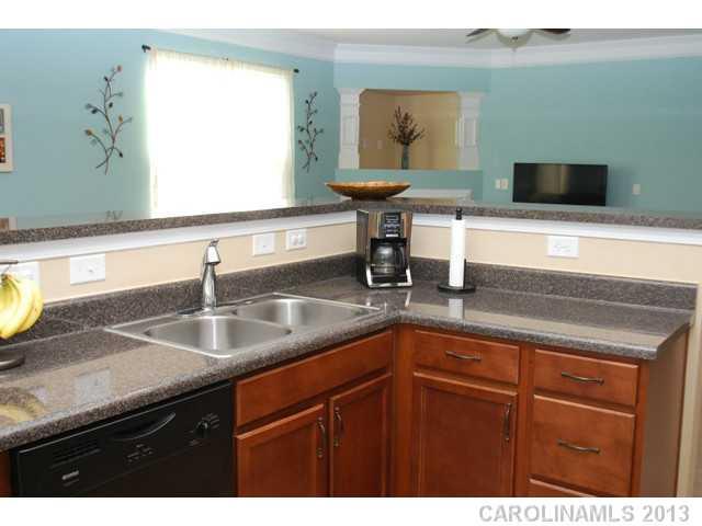 802 Rook Road Charlotte, NC 28216 - Photo 5 of 16