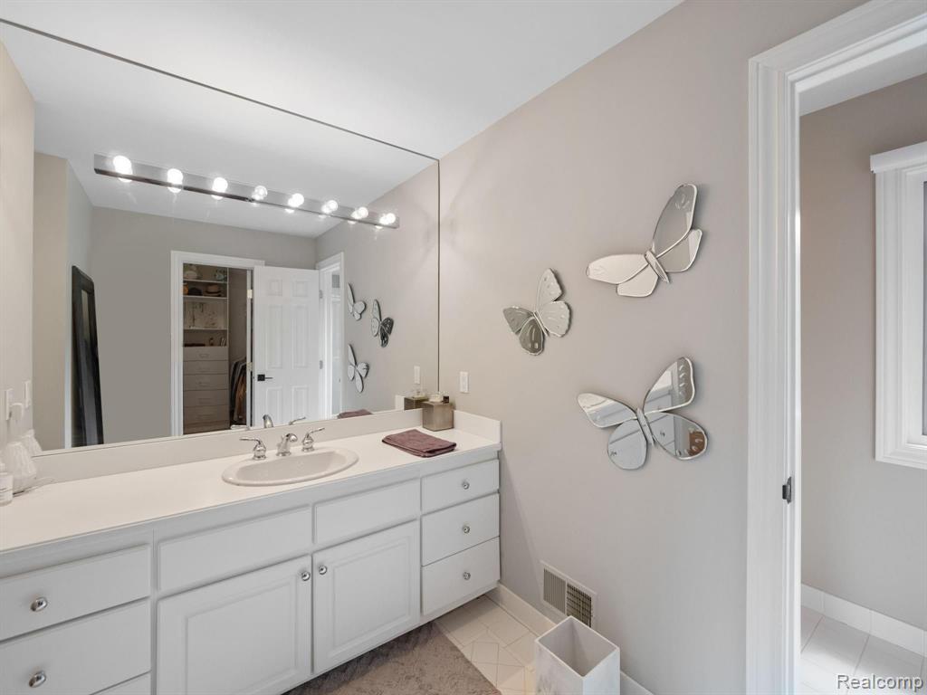 3652 Walnut Brook Drive Rochester Hills, MI 48309 - Photo 32 of 46