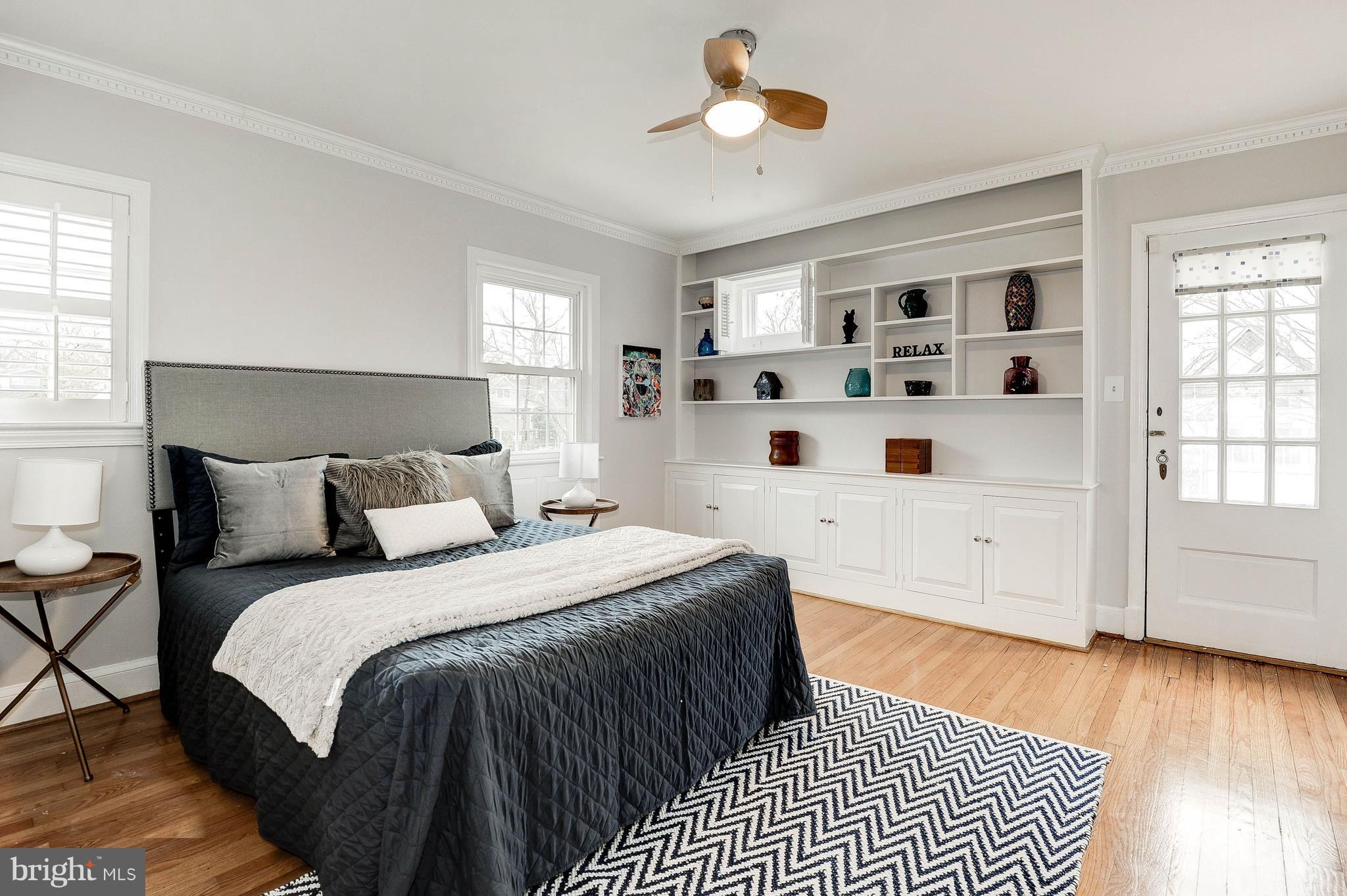 5000 Park Place Bethesda, MD 20816 - Photo 14 of 30 a spacious bedroom with a bed and a window