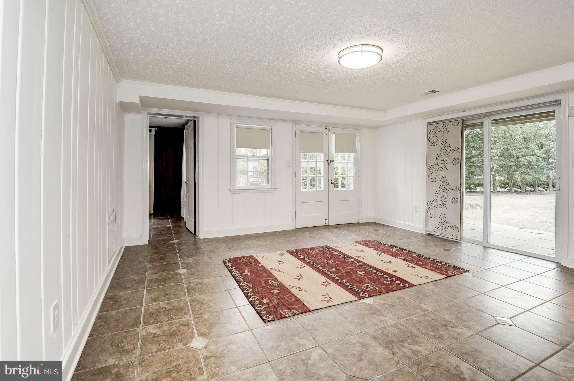 5000 Park Place Bethesda, MD 20816 - Photo 23 of 30 a view of an empty room and window