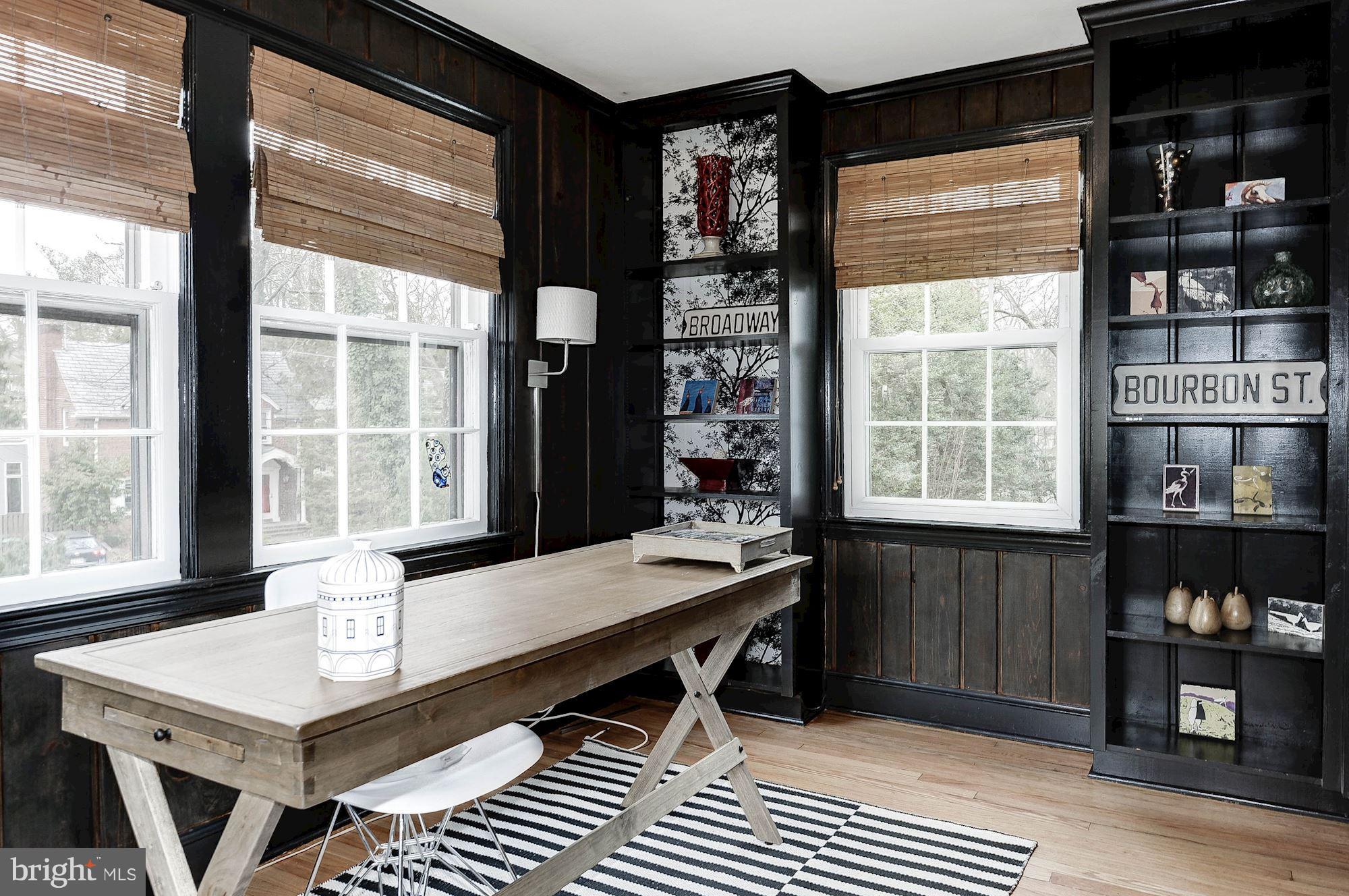 5000 Park Place Bethesda, MD 20816 - Photo 10 of 30 a dining room with a table and chairs