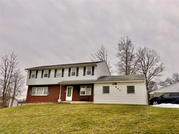 $299,900 | 923 Squires Avenue, Endicott, NY 13760